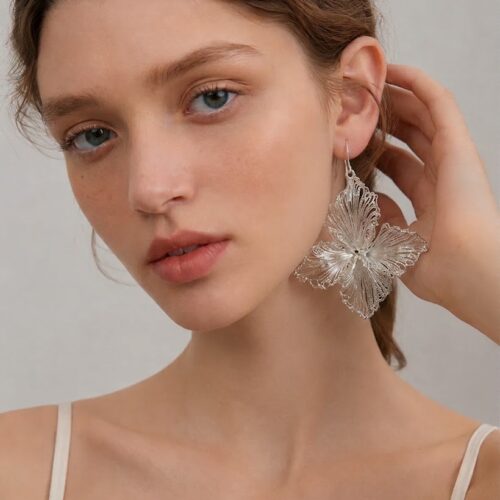 OREYNE Botanical White Musk Mallow Earrings – close-up detail