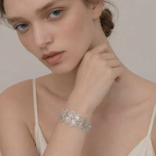 OREYNE Botanical White Hydrangea Bracelet – close-up detail