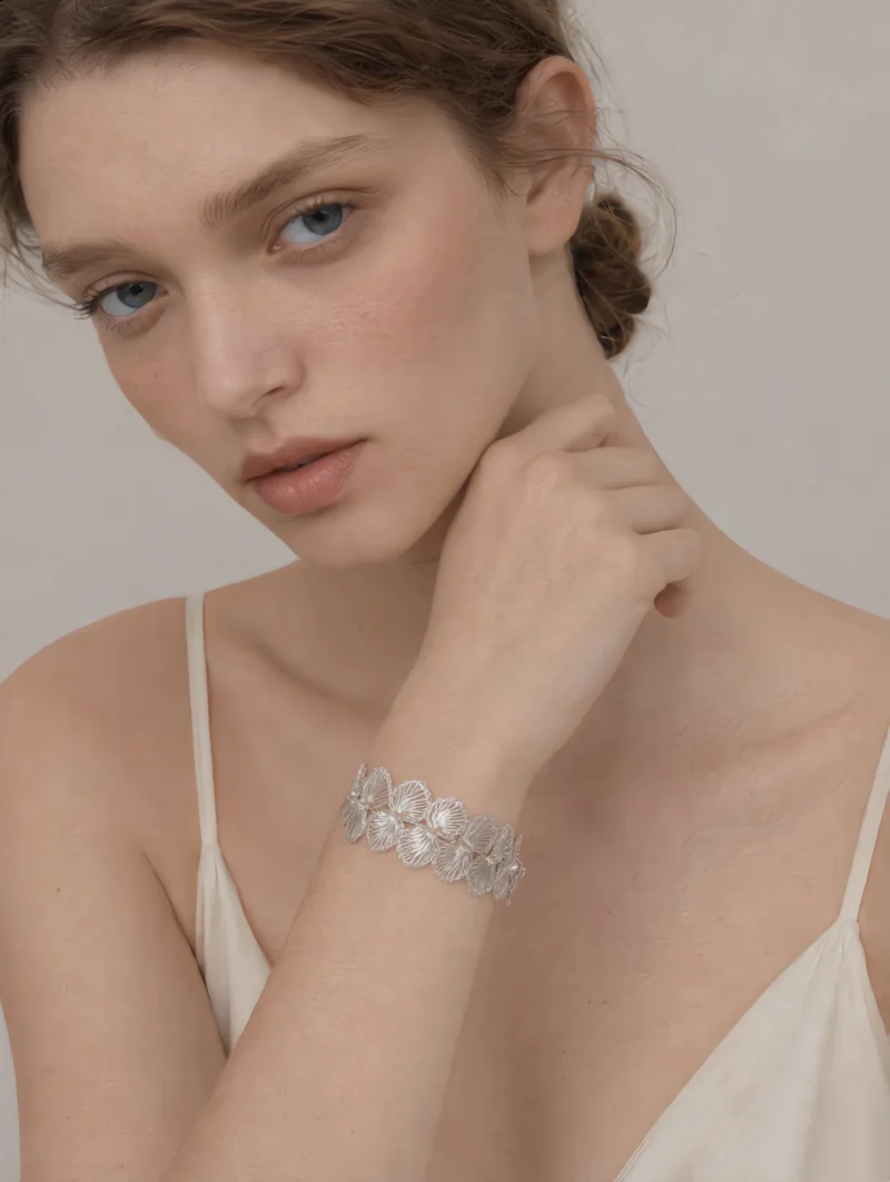 OREYNE Botanical White Hydrangea Bracelet – close-up detail
