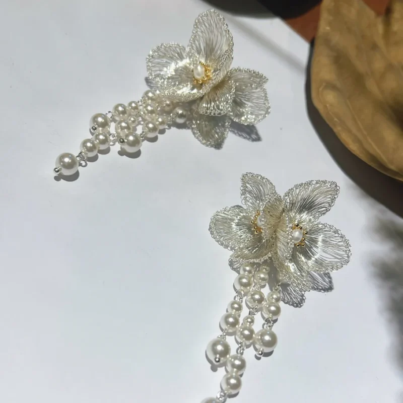 OREYNE Botanical White Hibiscus Earrings – close-up detail