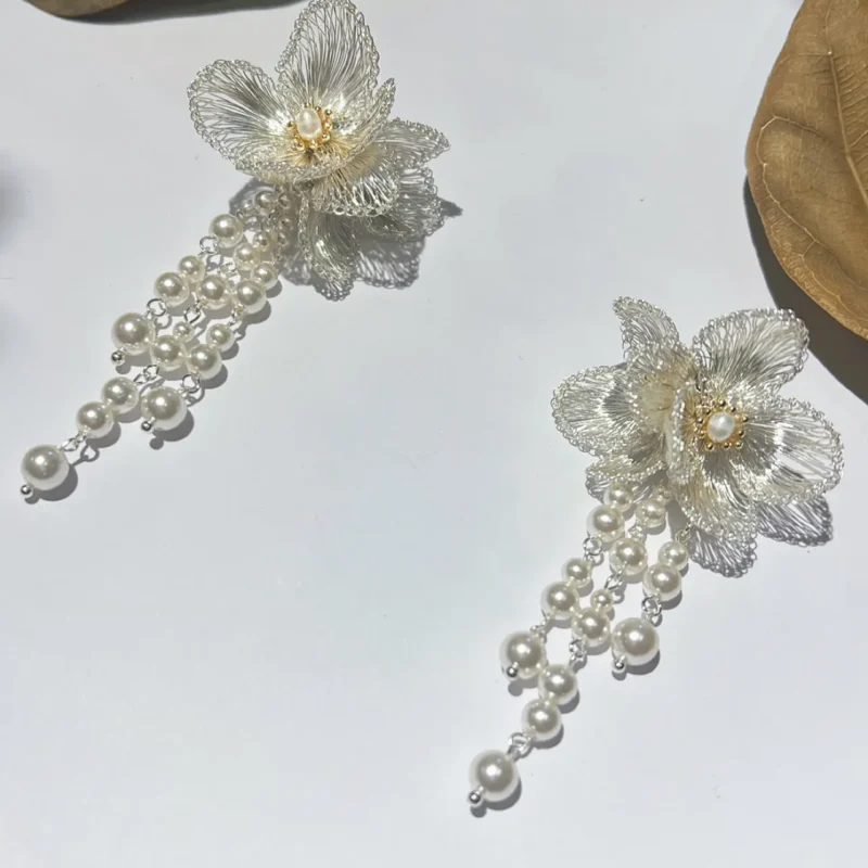 OREYNE Botanical White Hibiscus Earrings – close-up detail