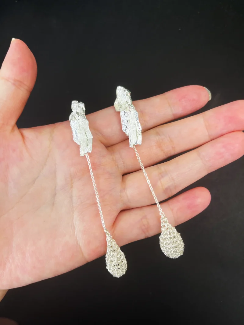 Handheld OREYNE Dewdrop Bud drop earrings